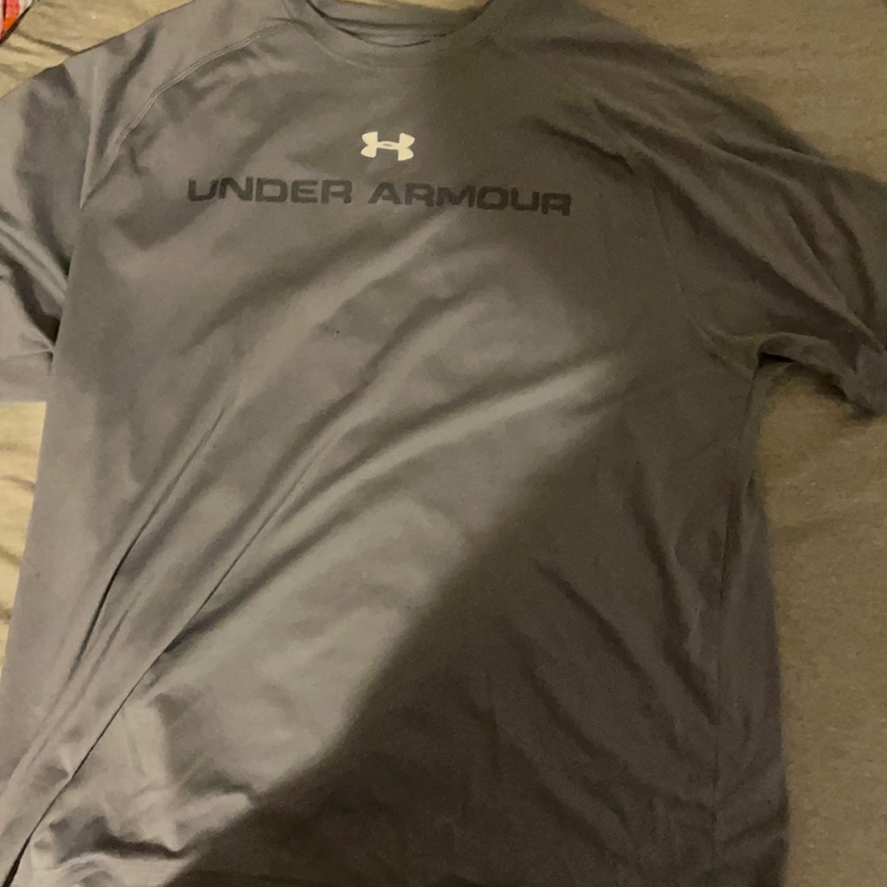 Under Armour T-shirt
